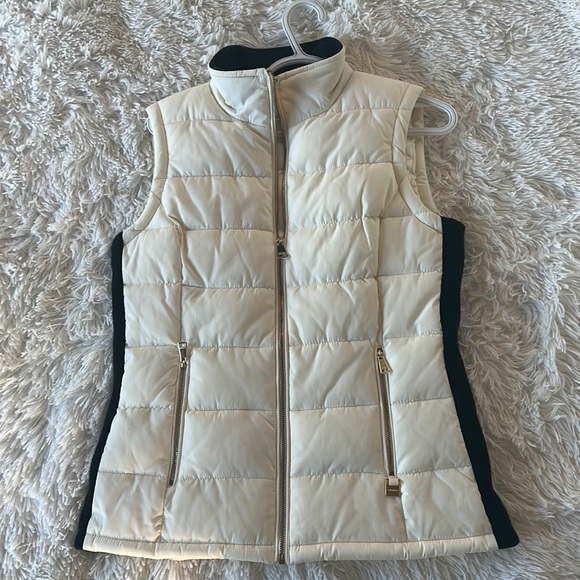 Calvin Klein Cream Puffer Vest Size XS contrasting Black Sides - Picture 10 of 12